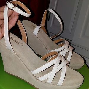 Natural comfort ladies wedged heels